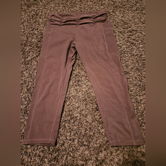 Constantly  Varied Gear Solid Rose Capri Leggings - Picture 1 of 3